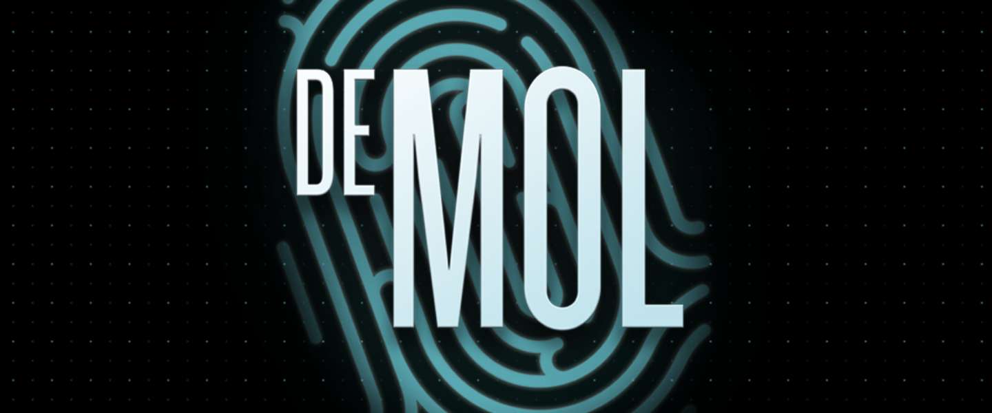 De Mol: in de wagen verklapt De Mol zichzelf!